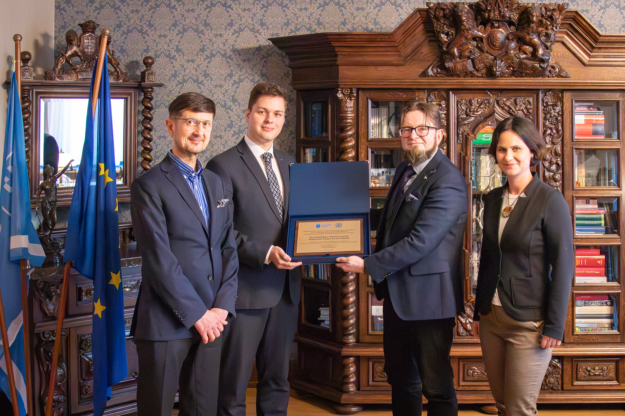 35-lecie ELSA Gdańsk. Przekazanie tablicy gratulacyjnej
