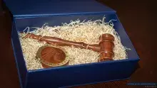 Wręczenie atrybutu zawodu komornika sądowego - młotka licytacyjnego