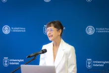 Konferencja „Ingerencja państwa na rynku ubezpieczeniowym – czuły opiekun czy autorytarny regulator?”, która odbyła się w ubiegły piątek na Wydziale Prawa i Administracji Uniwersytetu Gdańskiego, zgromadziła niemal całe środowisko naukowe zajmujące się prawem ubezpieczeniowym w Polsce, a także kluczowych przedstawicieli rynku, na czele z Polską Izbą Ubezpieczeń oraz Rzecznikiem Finansowym. Wydarzenie stanowiło kolejną odsłonę cyklu „nauka dla praktyki – praktyka dla nauki”