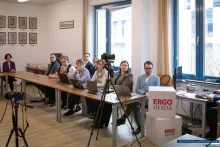 Konferencja „Ingerencja państwa na rynku ubezpieczeniowym – czuły opiekun czy autorytarny regulator?”, która odbyła się w ubiegły piątek na Wydziale Prawa i Administracji Uniwersytetu Gdańskiego, zgromadziła niemal całe środowisko naukowe zajmujące się prawem ubezpieczeniowym w Polsce, a także kluczowych przedstawicieli rynku, na czele z Polską Izbą Ubezpieczeń oraz Rzecznikiem Finansowym. Wydarzenie stanowiło kolejną odsłonę cyklu „nauka dla praktyki – praktyka dla nauki”