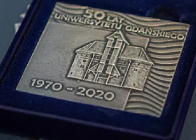 Medale 50-lecia Uniwersytetu Gdańskiego dla zasłużonych pracowników Wydziału Prawa i Administracji