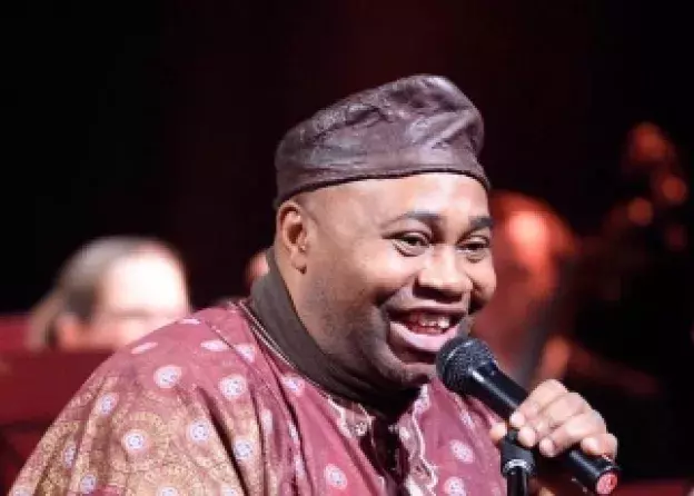 [#wpiaugdumnyzabsolwentow] Lawrence Okechukwu Ugwu (absolwent 1988) - poeta, muzyk, aktor, pedagog…