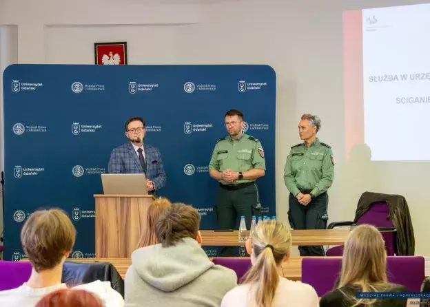 Relacja: Spotkanie z funkcjonariuszami Pomorskiego Urzędu Celno-Skarbowego w Gdyni
